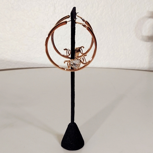 Juicy Couture Los Angeles California Gold Toned Initial Hoop Earrings - Picture 4 of 9